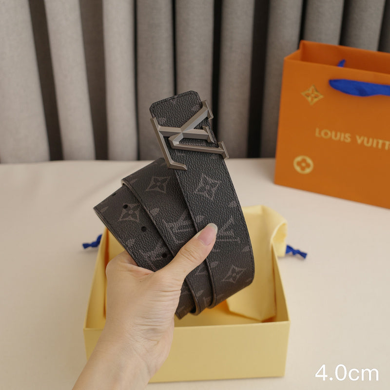 LV - Louis Vuitton black button 4005L
